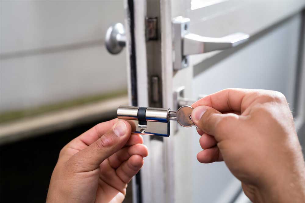 locksmith cardiff